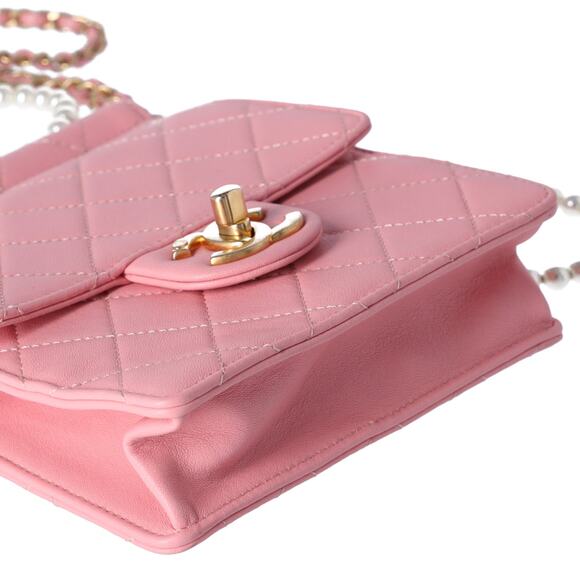 CHANEL Chic Pearls Flap Crossbody Pink Lambskin Quilted - Picture 4 of 8